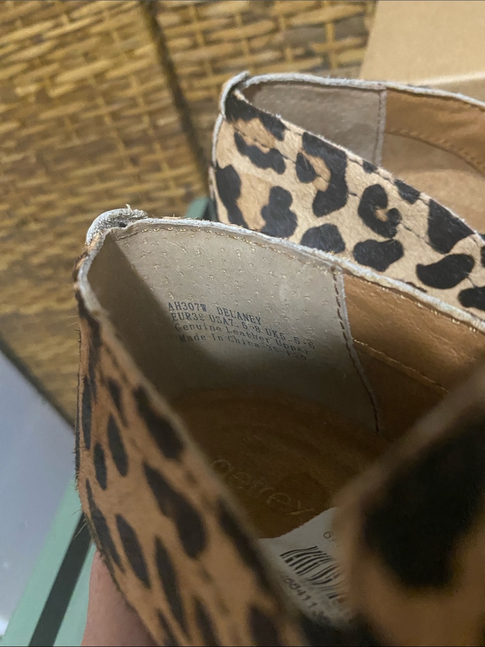 NWT Aetrex Delaney Genuine Leather Calf Hair Leopard Orthotic Bootie 7 1/2 - Picture 7 of 7